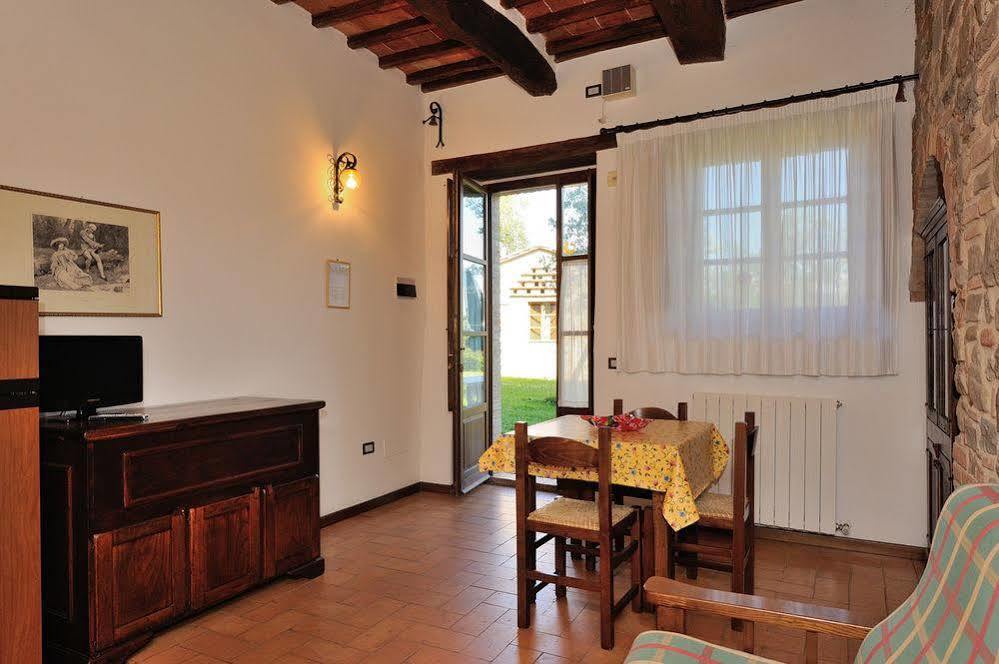 Relais Borgo Torale Hotel ปัสซีญาโน ซุล ตราซีเมโน ภายนอก รูปภาพ