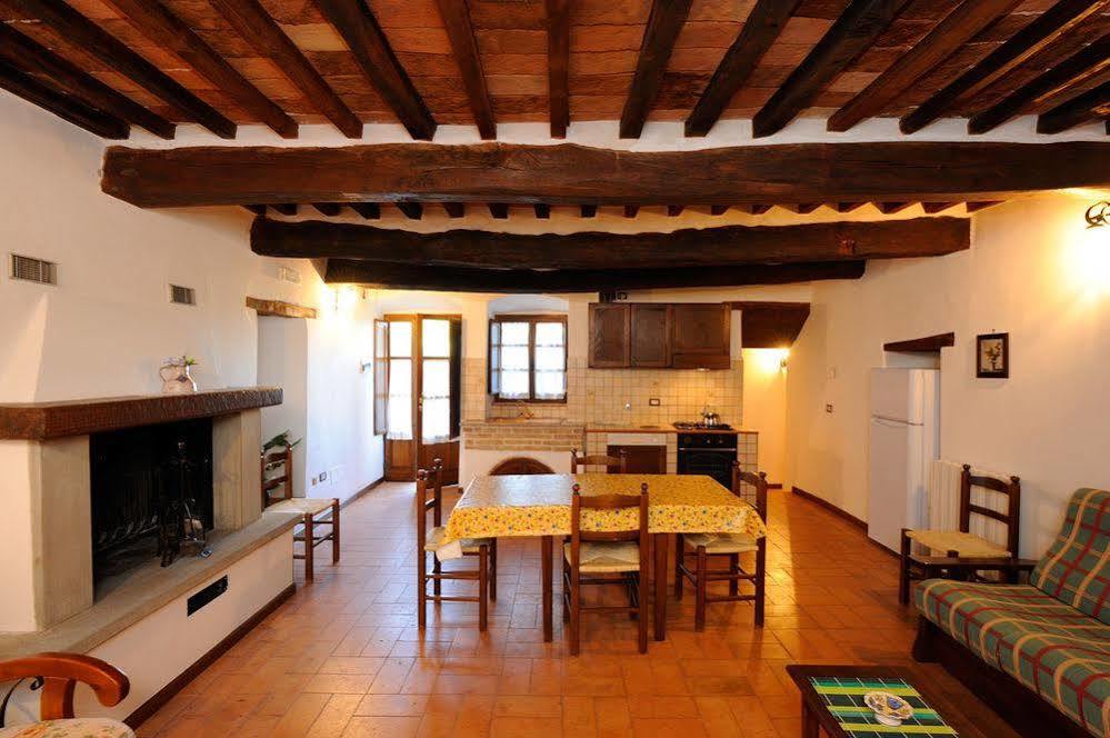Relais Borgo Torale Hotel ปัสซีญาโน ซุล ตราซีเมโน ภายนอก รูปภาพ