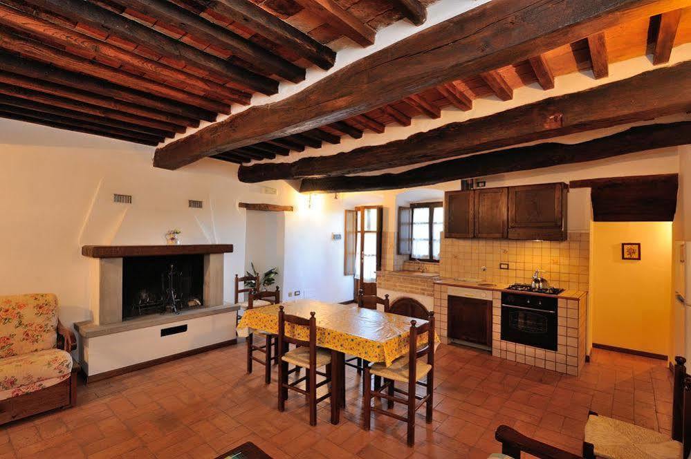 Relais Borgo Torale Hotel ปัสซีญาโน ซุล ตราซีเมโน ภายนอก รูปภาพ