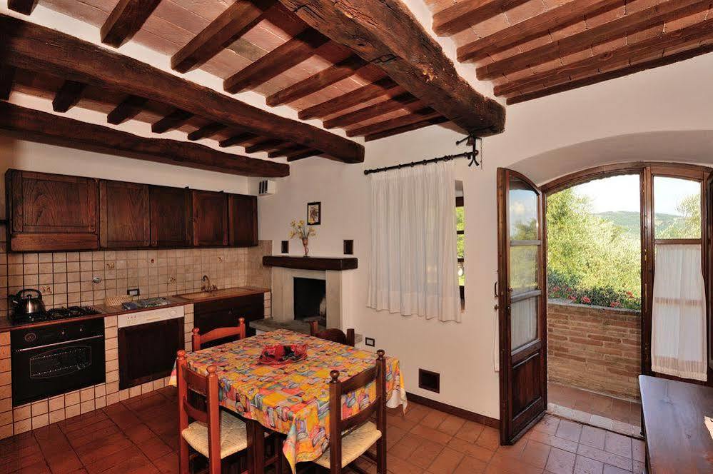 Relais Borgo Torale Hotel ปัสซีญาโน ซุล ตราซีเมโน ภายนอก รูปภาพ