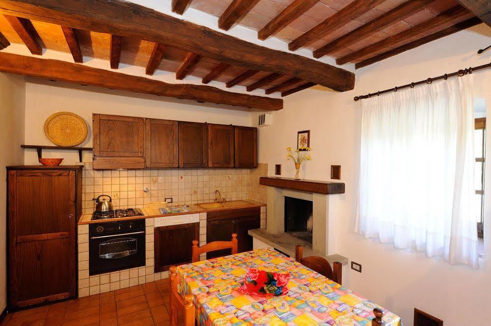Relais Borgo Torale Hotel ปัสซีญาโน ซุล ตราซีเมโน ภายนอก รูปภาพ