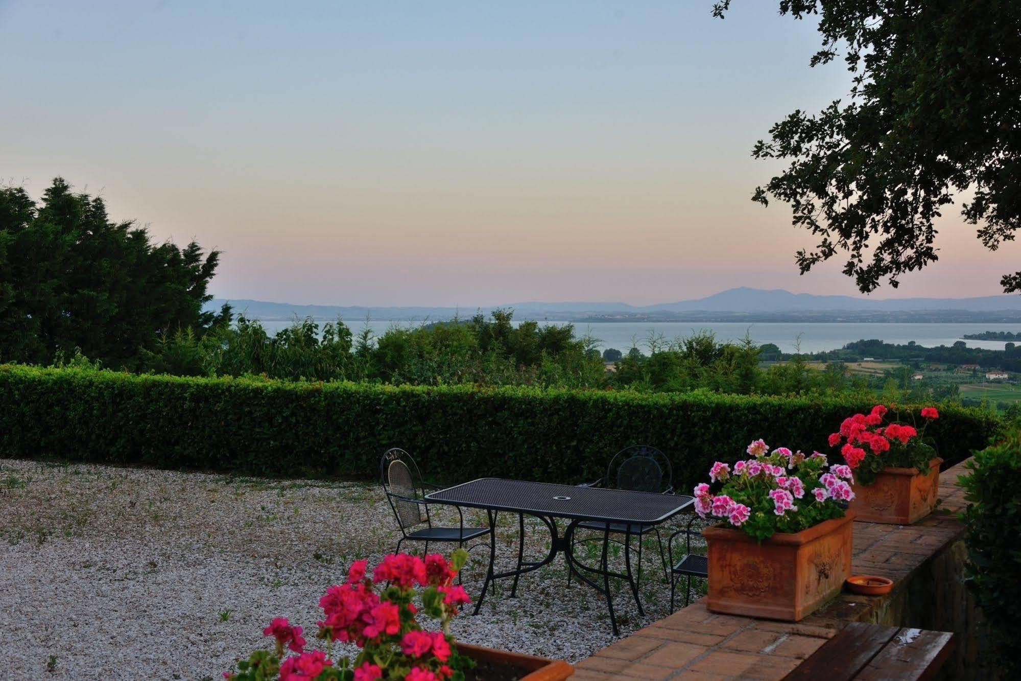 Relais Borgo Torale Hotel ปัสซีญาโน ซุล ตราซีเมโน ภายนอก รูปภาพ