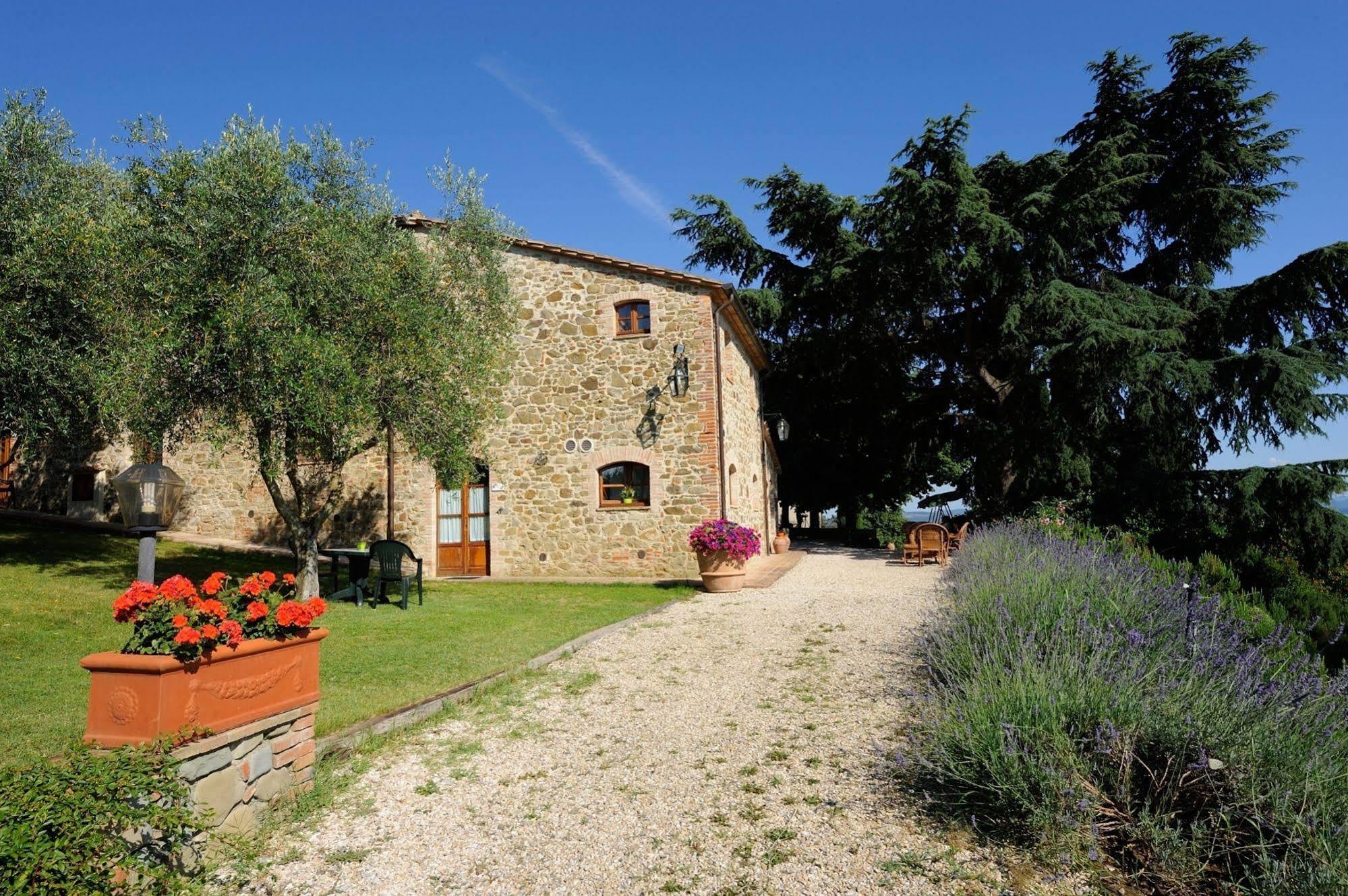 Relais Borgo Torale Hotel ปัสซีญาโน ซุล ตราซีเมโน ภายนอก รูปภาพ