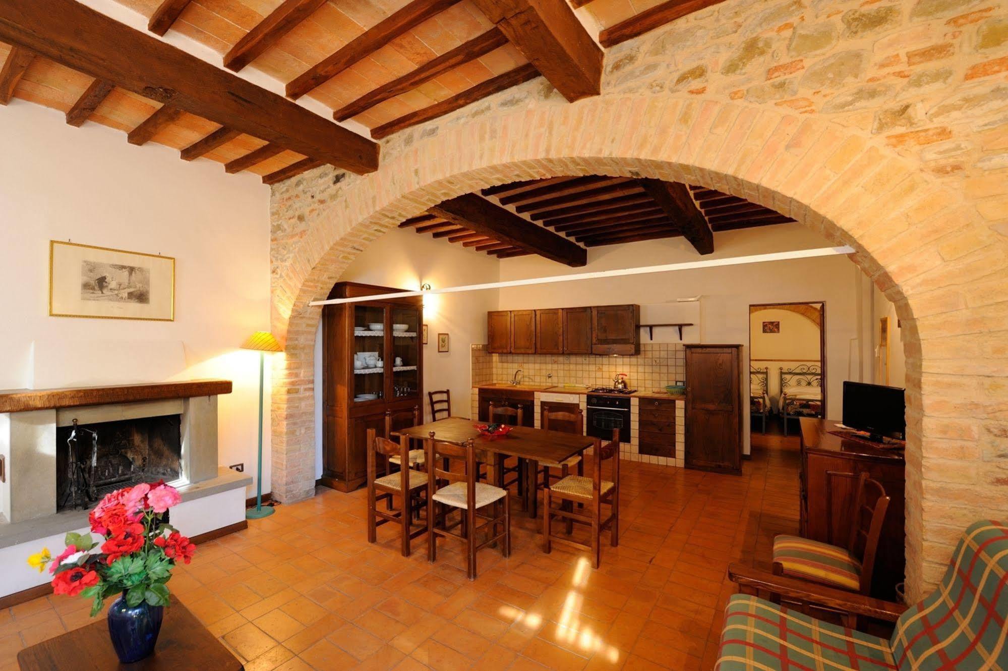 Relais Borgo Torale Hotel ปัสซีญาโน ซุล ตราซีเมโน ภายนอก รูปภาพ
