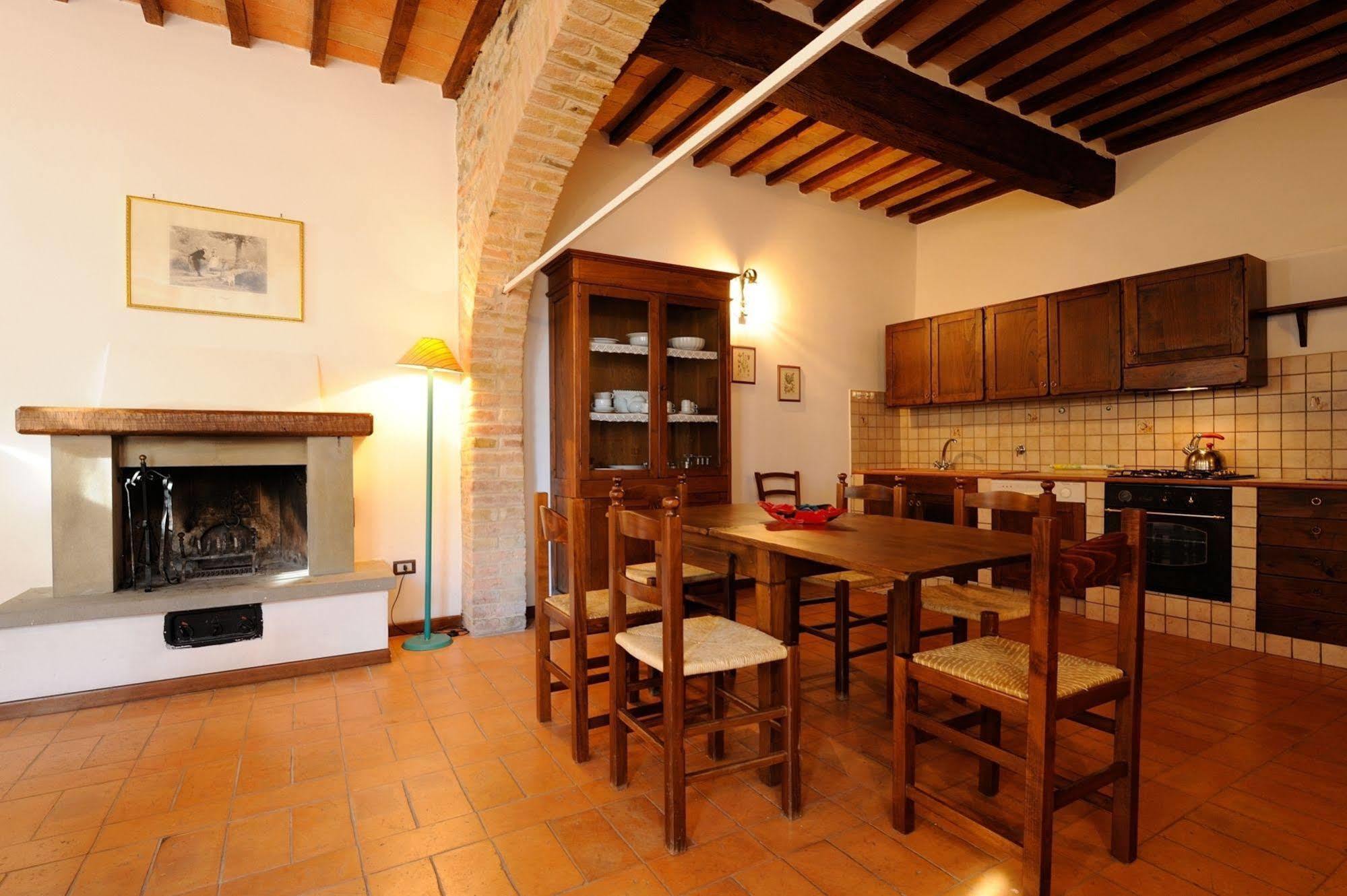 Relais Borgo Torale Hotel ปัสซีญาโน ซุล ตราซีเมโน ภายนอก รูปภาพ